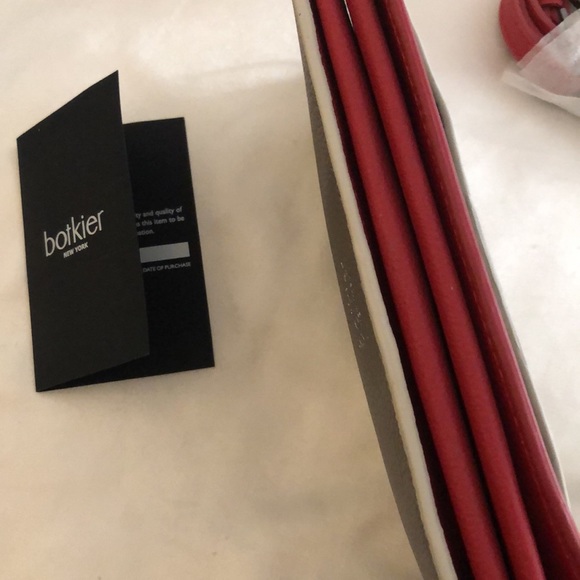 Botkier New York Cobble Hill Expandable Leather Crossbody Luscious Red Combo NWT - Picture 14 of 16